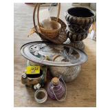 GROUP OF PLANTER POTS & GARDEN Dï¿½COR