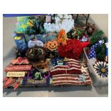 LARGE GROUP OF HOLIDAY Dï¿½COR OF ALL KINDS