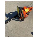HUQVARNA GAS POWERED WEED EATER - RUNS & CUTS AS