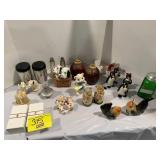 GROUP OF NOVELTY S&P SHAKERS
