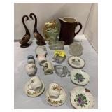 PAIR OF BROWN GLAZE MID CENTURY SWANS, BROWN