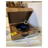 WORKING? PORTABLE VICTROLA RADIO