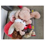 PALLET OF PLUSH ANIMALS