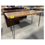 HAIRPIN LEG TABLE