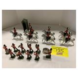 GROUP OF BRITAINS SOLDIERS & HORSEBACK SOLDIERS