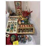 GROUP OF VINTAGE CHRISTMAS Dï¿½COR, ORNAMENTS & ETC