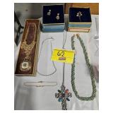 GROUP OF AVON MARKED JEWELRY INCLUDING 1971 AVON