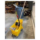RUBBERMAID ROLLING MOP BUCKET