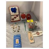 GROUP OF SNOOPY COLLECTIBLES - WATCHES, PINS,