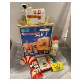 GROUP OF SNOOPY COLLECTIBLES - PLAYIN CARDS,