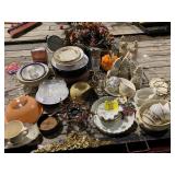 BRASS Dï¿½COR PIECE, PYREX MIXING BOWLS, MISMATCH