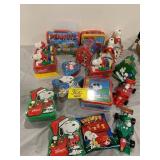 GROUP OF SNOOPY COLLECTIBLES - HOLIDAY Dï¿½COR &