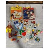GROUP OF SNOOPY COLLECTIBLES - MINI FIGURES, BOOK