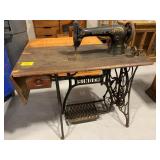 SINGER ANTIQUE SEWING MACHINE W/ BASE