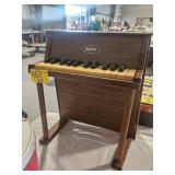 JAYMAR CHILDREN'S TOY PIANO