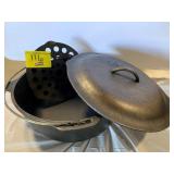 LODGE CAST IRON DUTCH OVEN W/ TRIVET