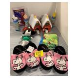 GROUP OF SNOOPY COLLECTIBLES - SLIPPERS, FABRIC,