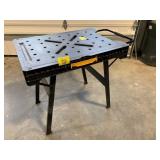 DEWALT PLASTIC TABLE / TOOLBASE