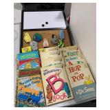 KIDS & GOLDEN BOOKS, WHITE / CORKBOARD