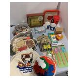 GROUP OF SNOOPY COLLECTIBLES - CAKE PANS, CLOCK,