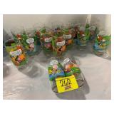 SET OF PEANUTS CHARACTER GLASSES