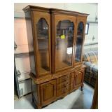 1-PIECE WOODEN CHINA CABINET