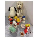 GROUP OF SNOOPY COLLECTIBLES - SQUEEK TOYS,
