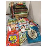 LARGE GROUP OF SNOOPY THEMED BOOKS
