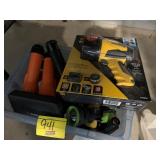 TUB OF FLASHLIGHTS OF ALL KINDS