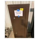 METAL LOCKING GUN CABINET