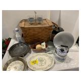 PICNIC BASKET, GRAPE THEMED CREAMER SUGAR, PIE