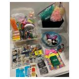 GROUP OF SEWING / CRAFTING Dï¿½COR