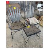 PAIR OF METAL OUTDOOR BOUNCER CHAIRS, 2 METAL END