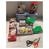 SCISSORS, GROUP OF LIGHTBULBS