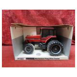 Ertl Case International 1/16 Magnum Tractor.