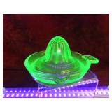 Vaseline glass Small juicer. Federal marked.