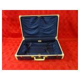 Vintage Blue samsonite luggage w/key.