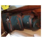 (4)luggage lot.