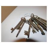(17)Antique skeleton keys lot.