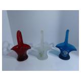 (3)Vintage fenton glass baskets.