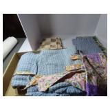 Aprons & placemats lot.