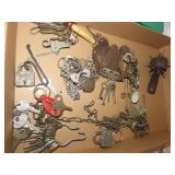 Large lot vintage & antique keys.
