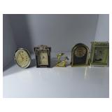(5)Small vintage clocks.