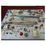 Showcase of assorted jewelry.