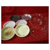 Vintage pie plate cooking dish lot.