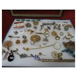 Showcase of assorted jewelry.