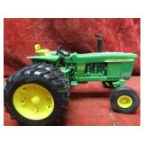John Deere 4020 Diesel tractor sounds, lights