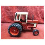Ertl international 1586 Farmall tractor farm toy.