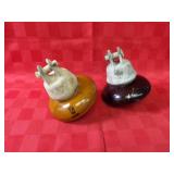 (2)Old porcelain electric insulators.