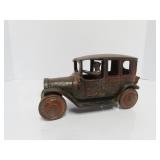 Cast iron Hubley Taxi w/driver 7-3/4' toy.
